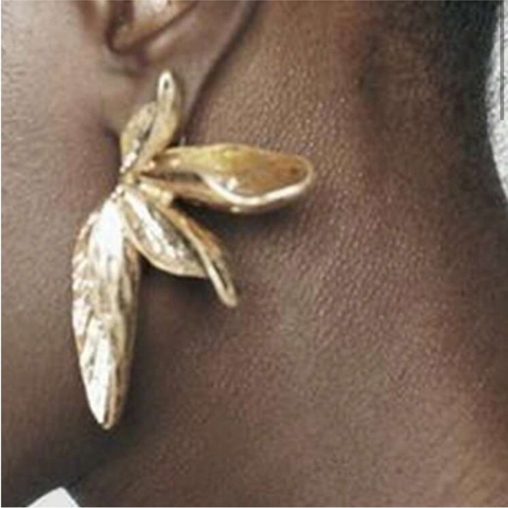 New! Zara Gold Leaf Statement Earrings (1028) NWOT - Picture 2 of 4